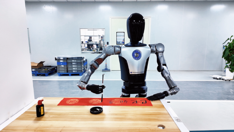 人形機器人進廠“實習” 探索智能機器人的研發(fā)與應(yīng)用